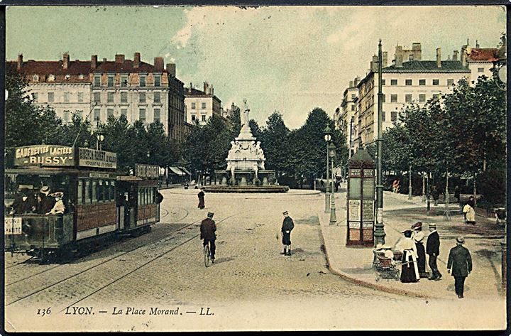 Lyon, La Place Morand med sporvogn. No. 136.