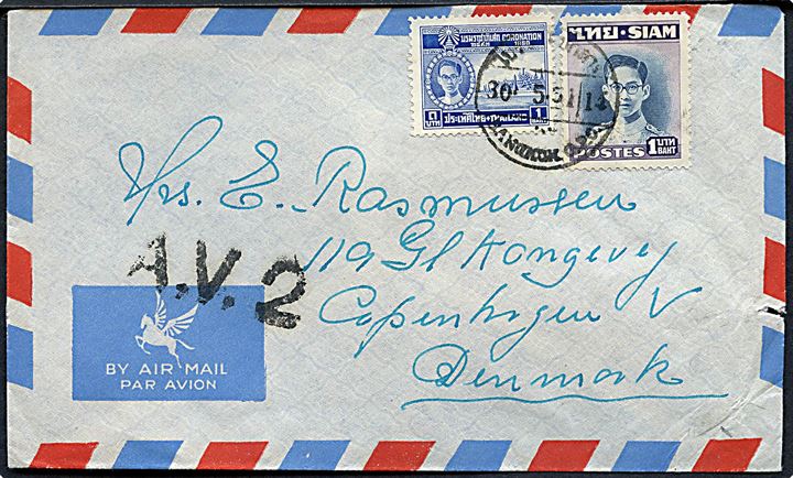 2,90 Baht blandingsfrankeret luftpostbrev fra Bangkok d. 30.5.1951 til København, Danmark. Interessant sort luftpost stempel A.V.2..