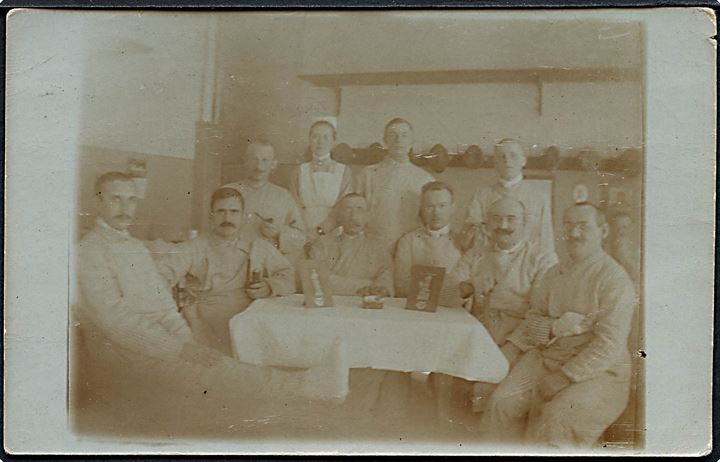 Sønderjyske soldater på lazaret. Fotokort u/no. Frankeret med 15 pfg. Germania stemplet Jeising-Hostrup d. 16.4.1917.