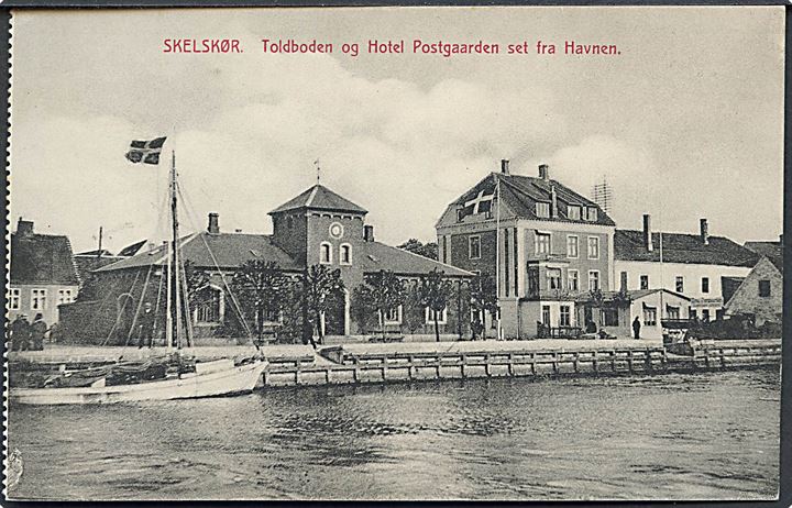 Skelskør. Toldboden og Hotel Postgaarden set fra Havnen. Holger Meylings Boghandel no. 34277. 