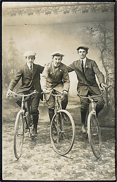 3 cyklister. Fotokort. Ffrrand & Gouin, Photo u/no - Angers. 