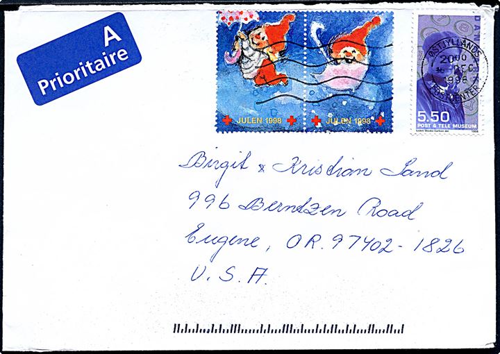 5,50 kr. Postmuseet og Røde Kors Julemærke 1998 i parstykke på brev fra Silkeborg annulleret Østjyllands Postcenter d. 16.12.1998 til Eugene, USA.