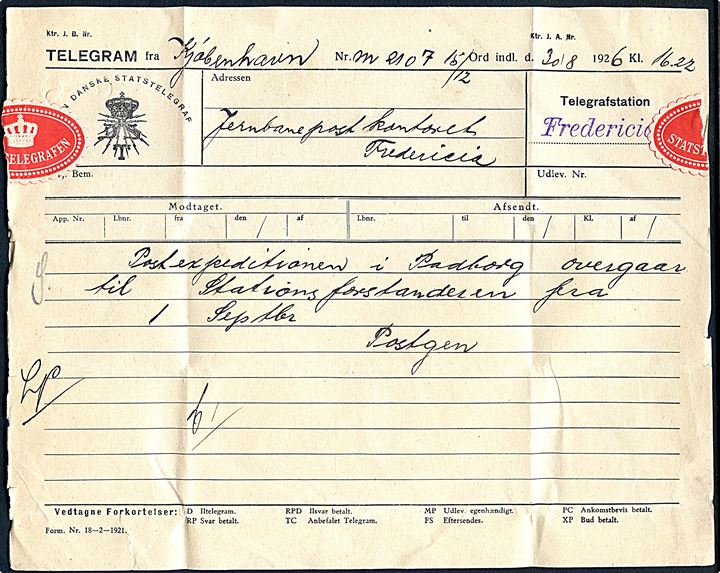 Tjenestetelegram fra Generaldirektoratet for Postvæsenet i København d. 30.6.1926 modtaget i Fredericia til Jernbanepostkontoret i Fredericia vedr. at postekspeditionen i Padborg overgår til stationsforstanderen pr. 1.9.1926.