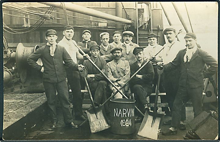 Sverige. “Narvik”, S/S, rederiet Trafik AB Grängesberg,  Mandskabsfoto fra 1924. Fotokort no. 5254. Kvalitet 7