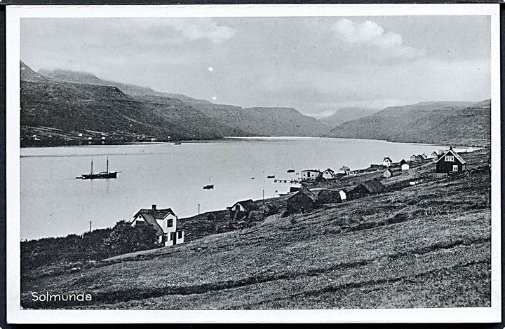 Solmunda, med fjord og fiskefartøj. Stenders no. 75529. Kvalitet 9