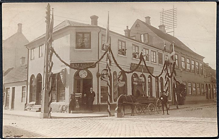 Svendborg, Vestergade og Lundevej med A. M. Andersens kolonialhandel. Fotokort u/no. Kvalitet 7