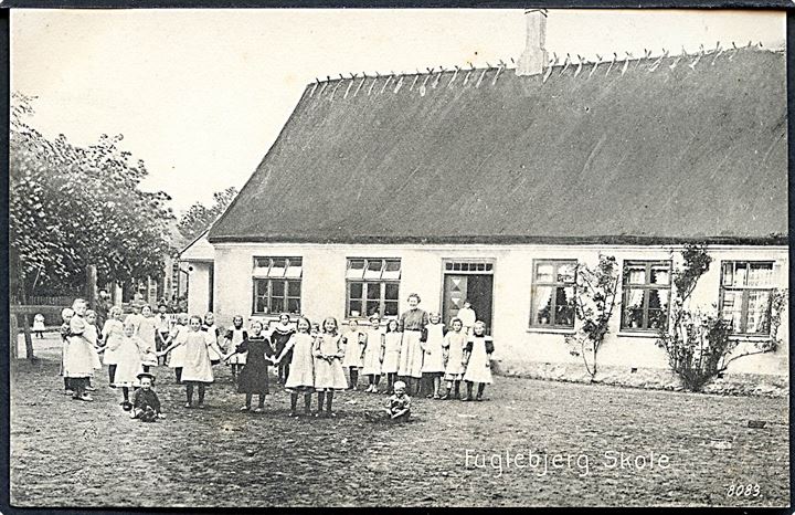 Fuglebjerg, skole med elever. P. Poulsen Skadhauge no. 8083. Kvalitet 9