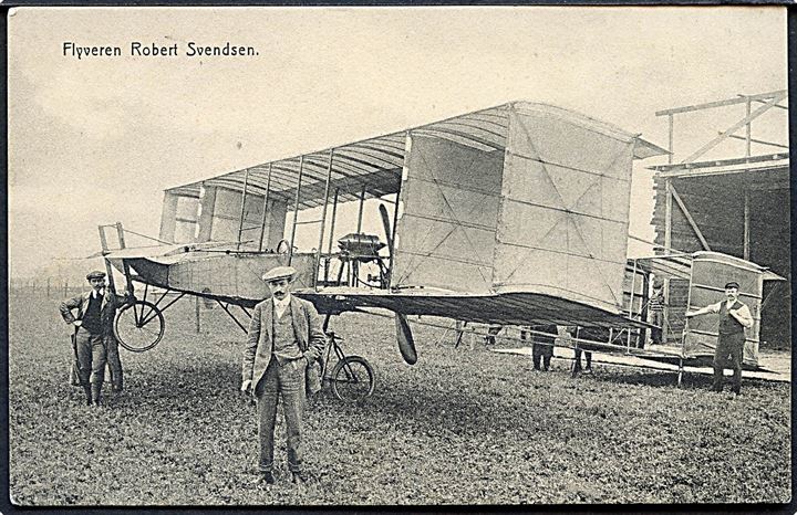 Robert Svendsen i sin Voisin-todækker flyvemaskine. Johs. Brorsen u/no.  Kvalitet 8