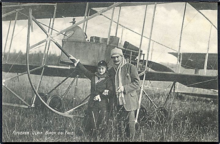 Flyveren Ulrik Birch og frue ved Maurice-Farman-maskinen “Ørnen” i Næstved. C. Hinding u/no. Kvalitet 9