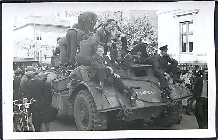 Verdenskrig 2. Befrielsen med britisk panservogn i København. Fotokort u/no. Kvalitet 10