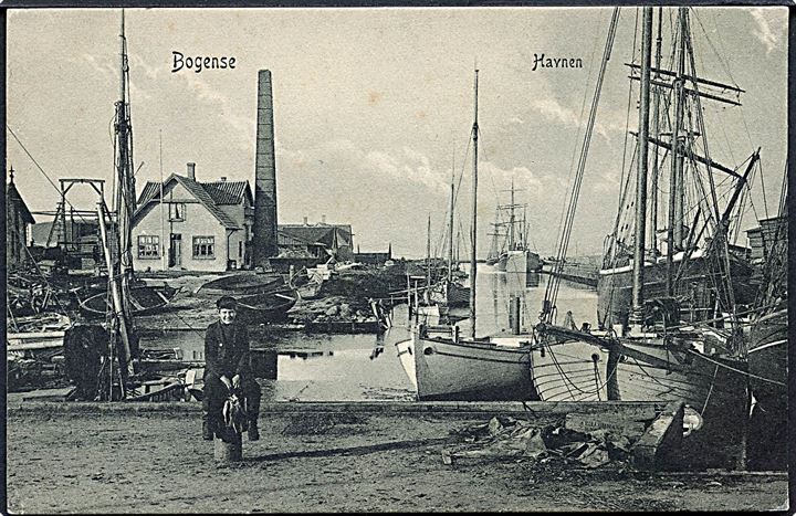 Bogense, havneparti med sejlskibe og fiskefartøjer. P. Alstrup no. 2914. Kvalitet 7