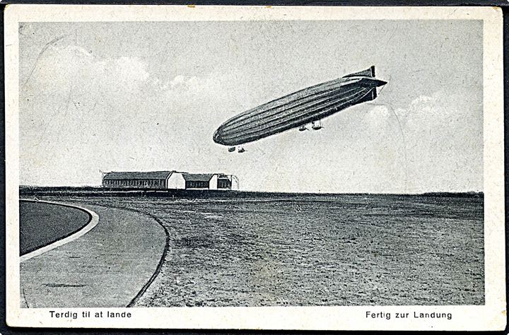 Luftskib under landing ved Zeppelinbasen i Tønder. M. Glückstadt & Münden no. 82414. Kvalitet 7