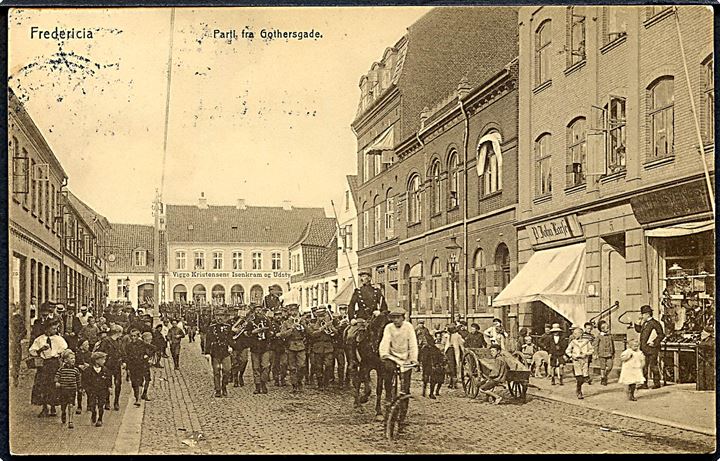 Fredericia, Gothersgade med militærparade. E.O.Kull U/no. Kvalitet 7