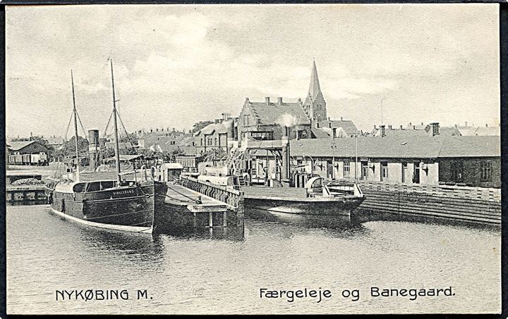 Nykøbing Mors, færgeleje og banegaarden med S/S “Masnedsund” og jernbanefærge. Stenders no. 2223. Kvalitet 9