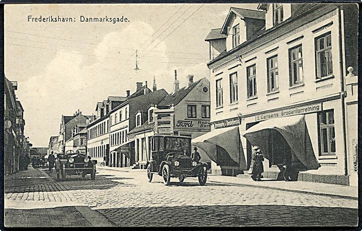 Frederikshavn, Danmarksgade med automobiler. H. W. Jensen u/no. Kvalitet 8