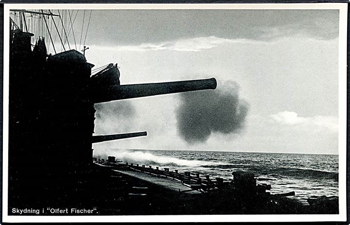Dansk Marine. Nordisk Luft-Foto no. M4. “Olfert Fischer” skydning. Kvalitet 10