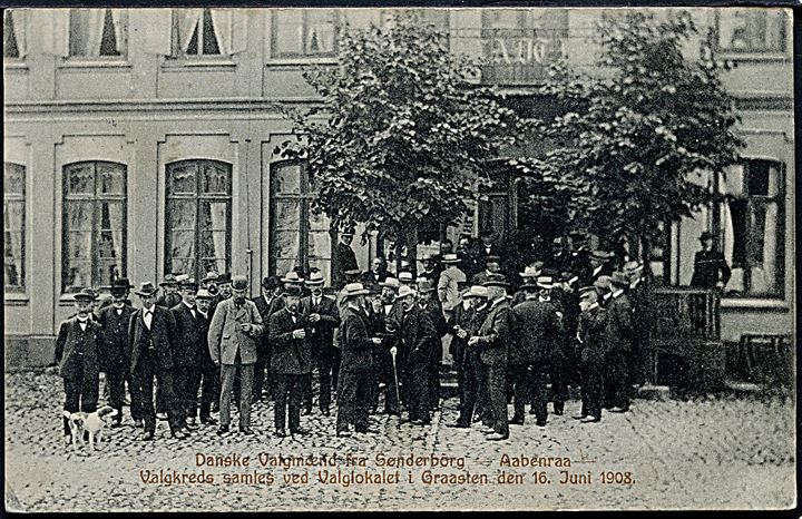 Graasten, danske valgmænd ved valglokalet d. 16.6.1908. C. C. Biehl u/no. Kvalitet 8