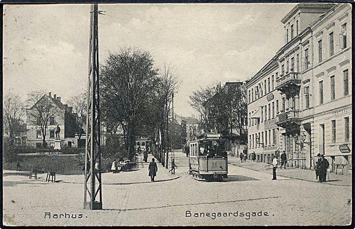 Aarhus, Banegaardsgade med sporvogn no. 11. Stenders no. 5685. Kvalitet 7