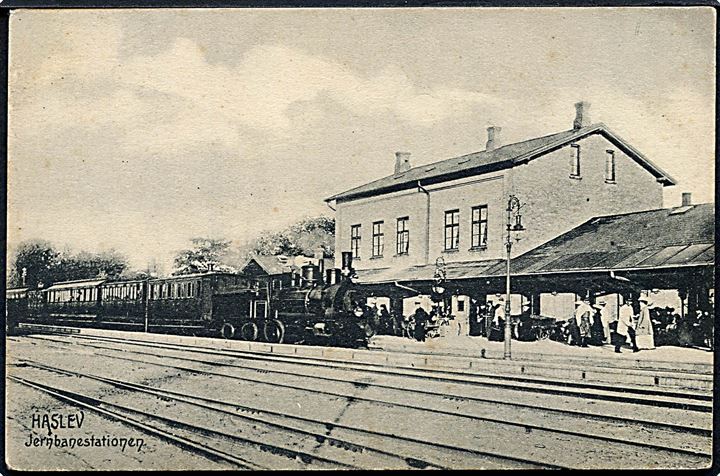 Haslev, jernbanestation med damptog. P. Alstrup no. 2172. Kvalitet 7