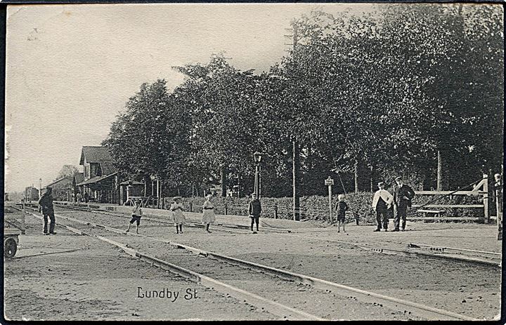 Lundby, jernbanestation med overkørsel. E. Larsen Demuth no. 19152. Kvalitet 7