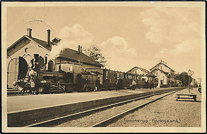 Tommerup, jernbanestation med holdende damptog. Th. Halle no. 23891. Kvalitet 8