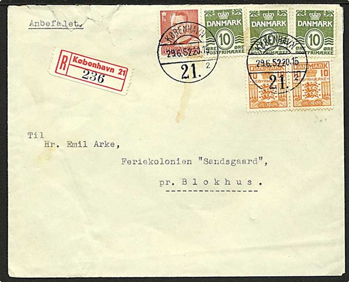 10 øre (3) Bølgelinie og 25 øre Fr. IX, samt 10 øre Gebyrmærke i parstykke på anbefalet brev fra København 21 d. 29.6.1952 til Blokhus. 