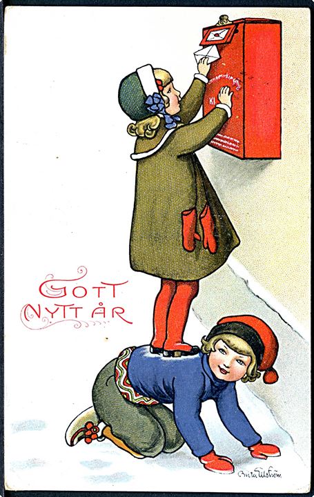 Gott Nytår. Pige står på ryggen af anden pige, for at nå postkassen. Gransbergs forlag no. 3986. 