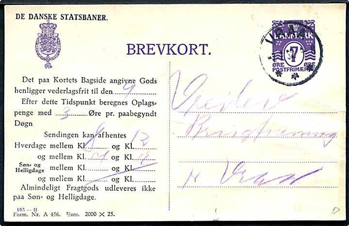 7 øre helsagsbrevkort (fabr. 103-H) anvendt som lokalt adviskort fra De Danske Statsbaner i Vraa d. 7.7.1932. På bagsiden ovalt jernbanestempel VRAA * D.S.B. * d. 6.7.1932. folder.