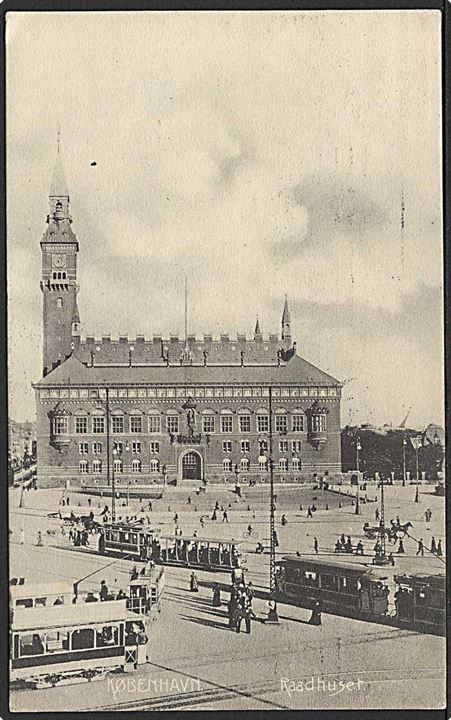 Sporvogne paa Raadhus Pladsen i København. Stenders no. 596.