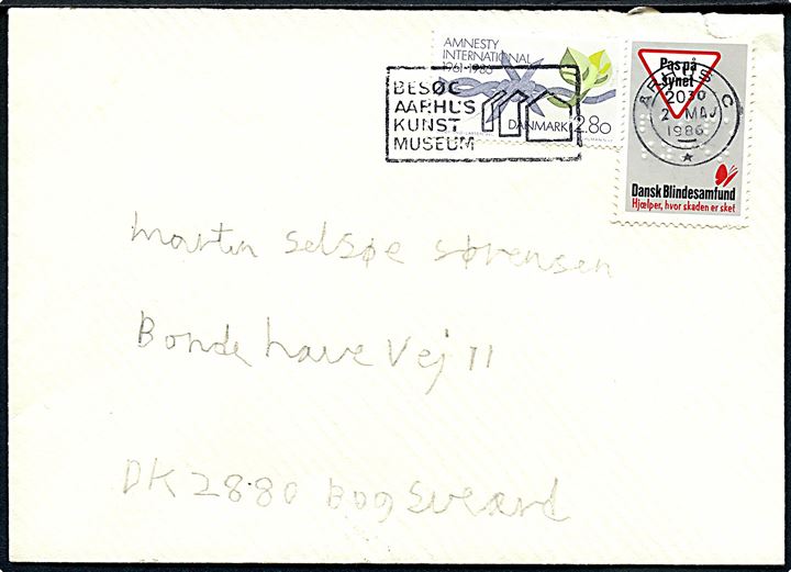 2,80 kr. Amnesty og Dansk Blindesamfund mærkat på brev fra Århus C d. 2.5.1986 til Bagsværd.