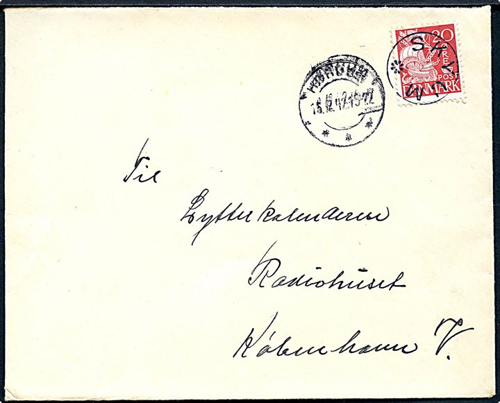 20 øre Karavel på brev annulleret med udslebet stjernestempel SKYUM og sidestemplet Hørdum d. 15.2.1942 til København.