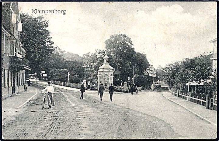 Parti fra Klampenborg. Budtz Müller & Co.'s Kunstforlag no. 561. (Afrevet mærke). 