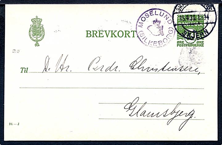 5 øre helsagsbrevkort (fabr. 94-J) annulleret med bureau Skanderborg - Skjern T.994 d. 15.4.1930 og sidestemplet med posthornstempel MOSELUND (SILKEBORG) til Glamsbjerg.