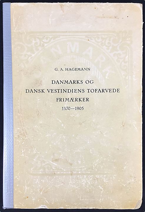 Danmark og Dansk Vestindiens Tofarvede Frimærker 1870-1905 af G. A. Hagemann. 203 sider. Forstærket med tape i ryggen.