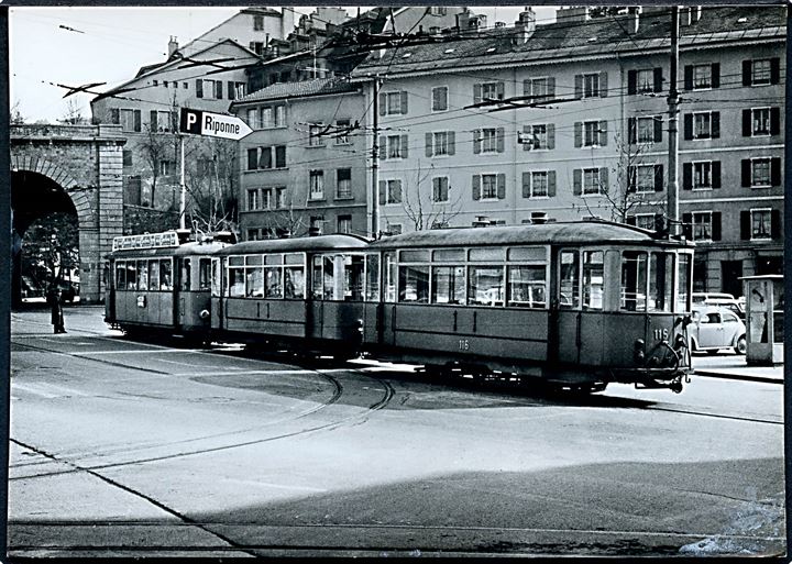 Schweiz, Lausanne, sporvogn på Place du Tunnel. 