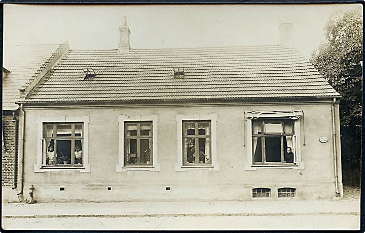 Frederiksværk, Distriktsdyrlæge Hans Lybye's bolig. Fotokort u/no.