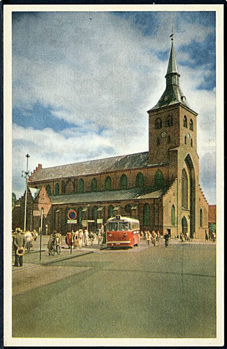Odense. Sct. Knuds Kirke. Bus no. 3 holder ved busstoppested. Stenders, Odense no. 23. 