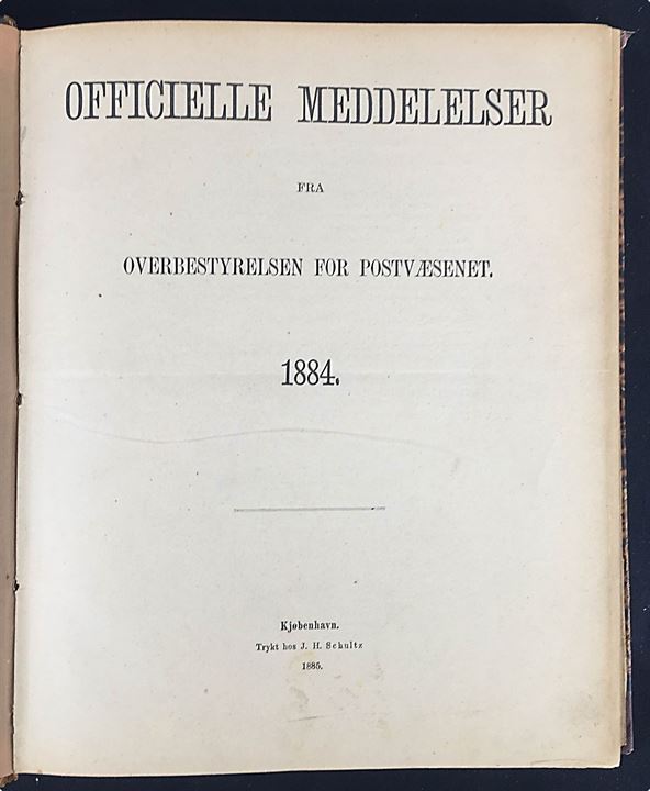Officielle Meddelelser fra Overbestyrelsen for Postvæsenet. 1884-1885. Indbundet årgange 140+138 sider + tillæg. Skade i ryggen.