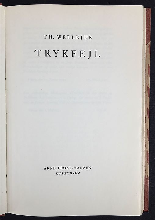 Trykfejl af Th. Wellejus og Af en lille Mands Dagbog med tekst og tegning af Herluf Jensenius. To små bøger samlet i et bind. 93+78 sider.