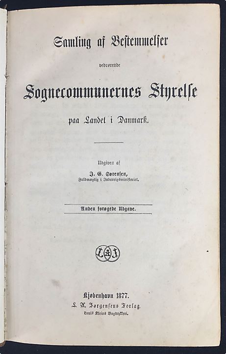 Samling af Bestemmelser vedrørende Sognecommunernes Styrelse på Landet i Danmark 2. Udg. med bestemmelser fra 1735-1877, 637 sider.