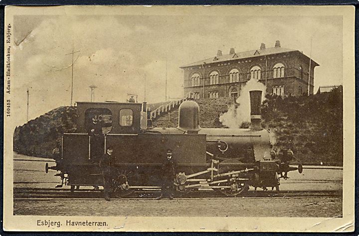 Esbjerg, havneterræn med lokomotiv. Adam-Bladkiosken no. 160453.