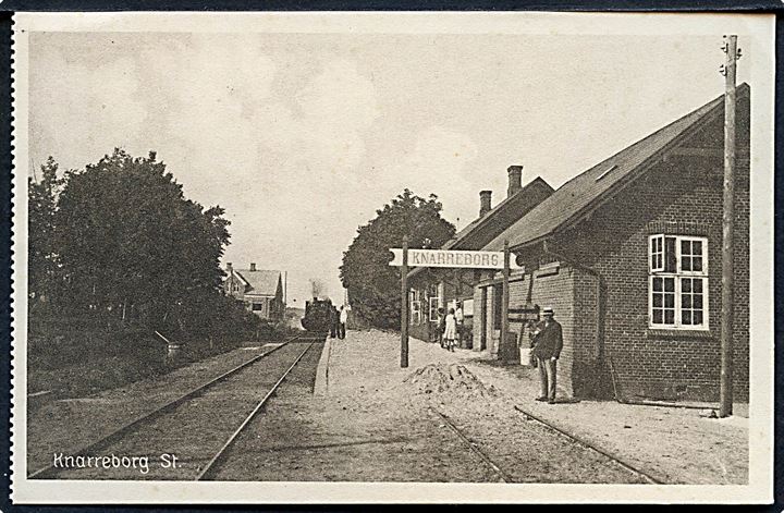 Knarreborg station med ankommende damptog. Stenders no. 9.
