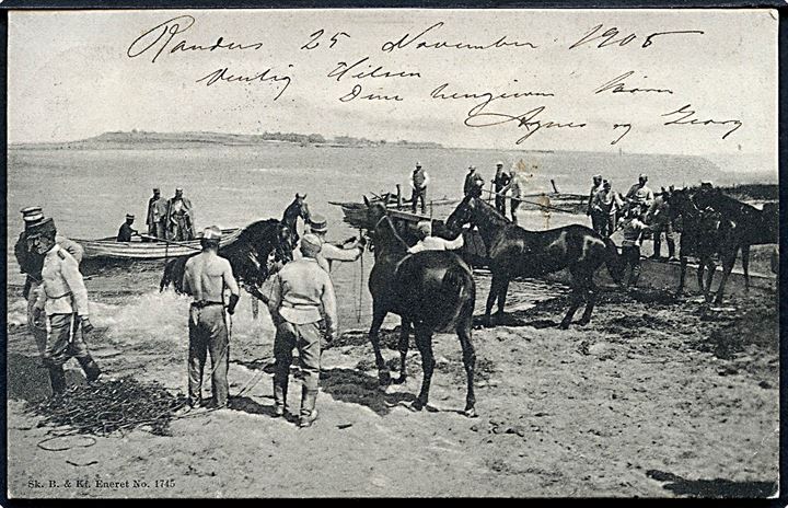 Soldater ved vandet. Vasker hestene. Muligvis Randers 25 November 1905. Sk. B. & Kf. no. 1745. 