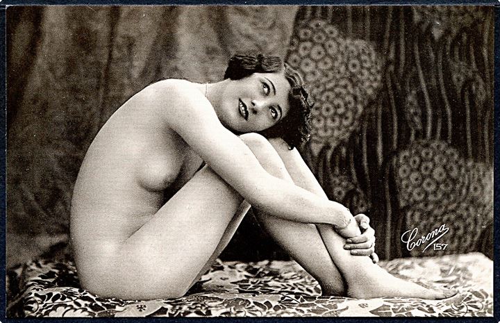 Erotisk postkort. Nøgen kvinde posere på tæppe. Nytryk Stampa PR no. 247.    