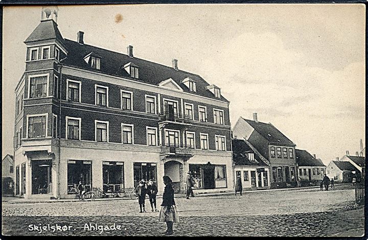 Skjelskør, Ahlgade. J. Gjellebøls Boghandel no. 25457. 