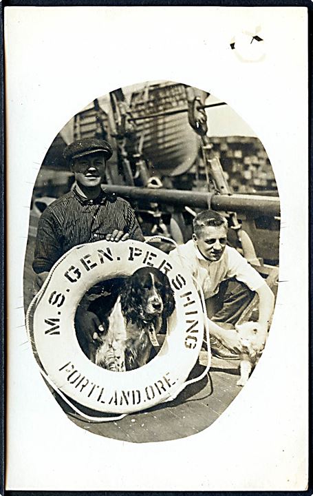 General Pershing, motorskonnert af Portland. Bygget 1919 og forlist 1921. Mandskabsfoto med redningskrans.