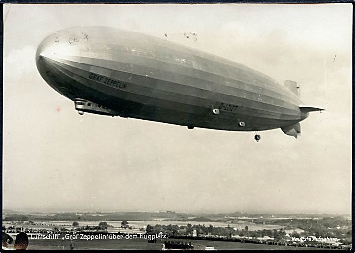 Luffschiff Graf Zeppelin über dem Flugplatz. Wilh. Flohe no. 525. 
