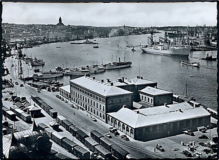 25 öre Gustaf på brevkort (Havneparti fra Göteborg) annulleret med norsk skibsstempel Paquebot og sidestemplet Kristiansand S. d. 9.8.1958 til Remscheid, Tyskland.