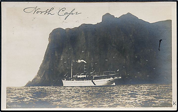 Engelsk 1½d George V på brevkort (Dampskib ved Nordkap) annulleret med norsk stempel i Trondhjem d. 15.6.1922 og sidestemplet Paquebot til Overbrook, USA.