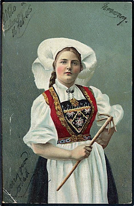 5 øre Posthorn i parstykke på brevkort (Kvinde i folkedragt) annulleret med engelsk skibsstempel Paquebot Hull d. 2.2.1905 til England.